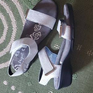 Propet Winslet sandals 7M